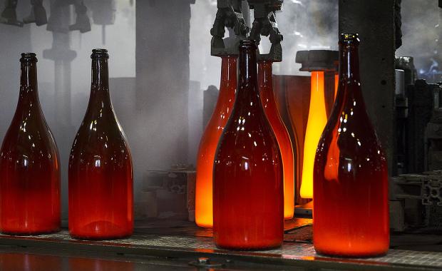 Top 5 Glass Bottle Container Manufacturers in the USA America
